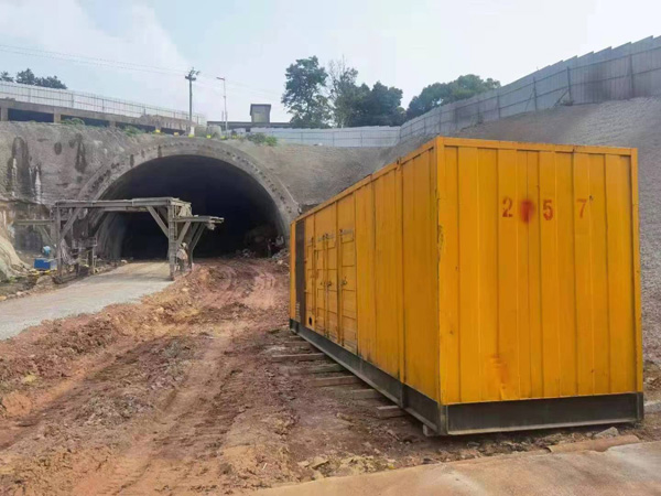 金安发电机出租自启装置的工作原理是什么？