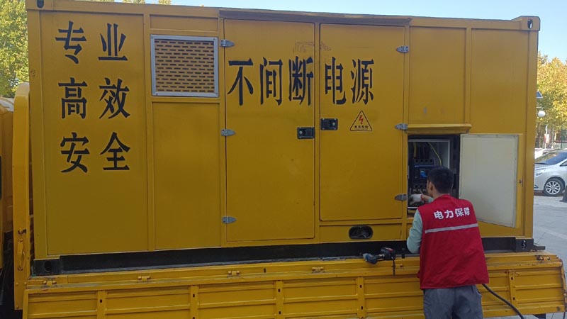 金安柴油发电机组和UPS电源配合使用时，如何避免切换过程中的电力中断？